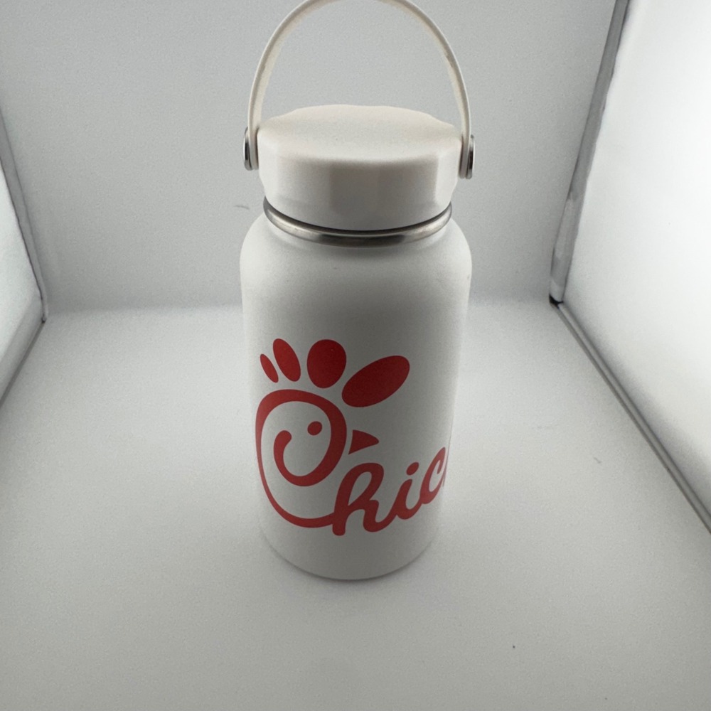 Chick-fil-A Water Bottle Unisex 33oz White Red Insulated Stainless Steel Logo